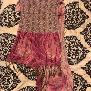 LIKE NEW!! Silk rose 6 foot ladies scarf